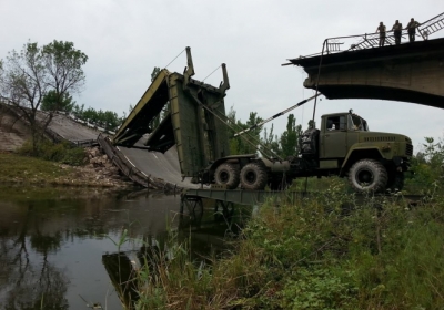 Військові інженери навели міст та відновили транспортне сполучення біля Слов'янська, - фото