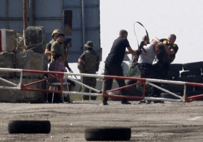 Украинские бойцы захватили в плен пятерых российских десантников в Иловайске