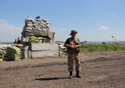 Українські військові звели блокпости на південно-східних околицях Луганська