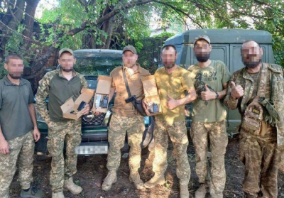 Українські військові отримали партію рацій від фонду Favbet
