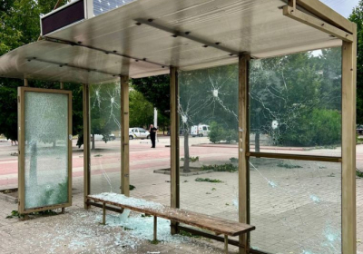 Зупинка громадського транспорту у Миколаєві, яку обстріляли окупанти Фото: Олександр Сєнкевич