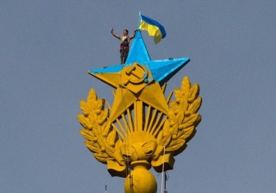 Стали відомі імена осіб, які вивісили прапор України на московській висотці