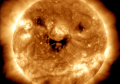 NASA опублікувало зображення на якому видно "усмішку" Сонця